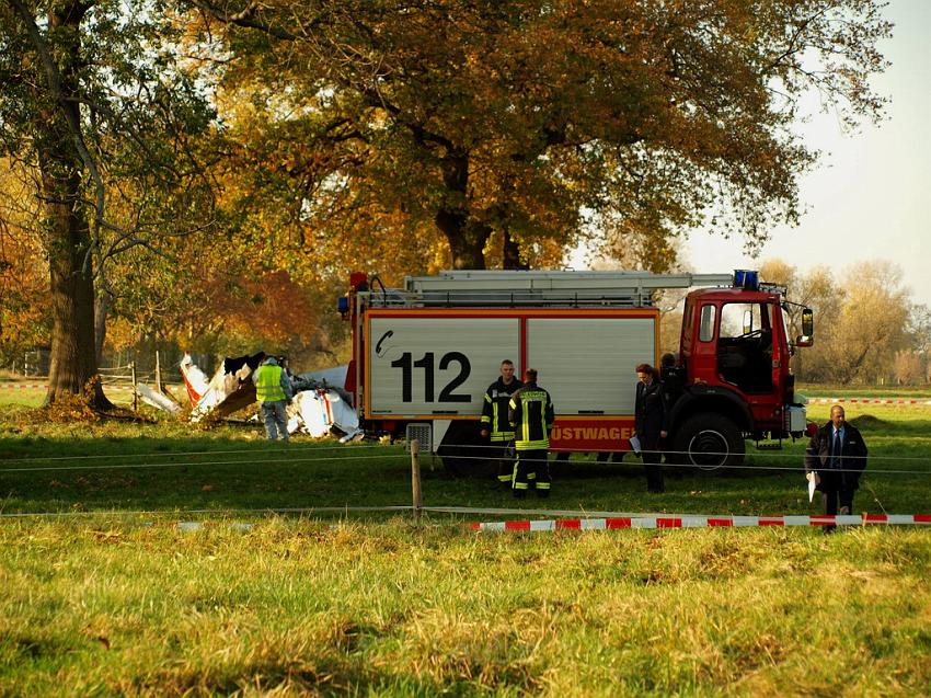 Kleinflugzeug abgestuerzt Sankt Augustin Meindorf P071.JPG